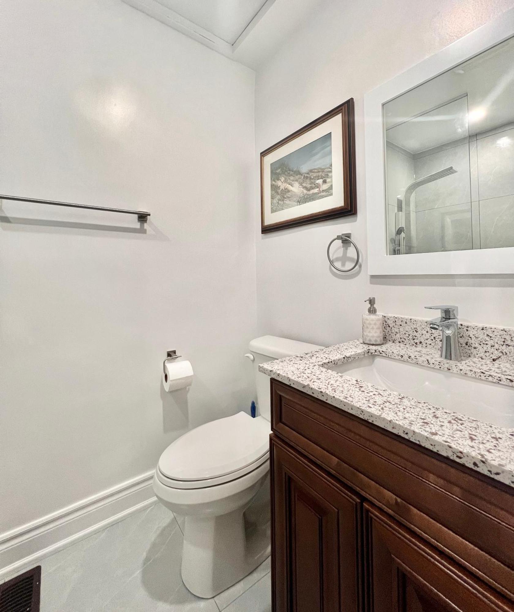 Upgraded Rooms With Bath 7-Min To Subway Near Downsview Rogers Stadium Toronto Ngoại thất bức ảnh