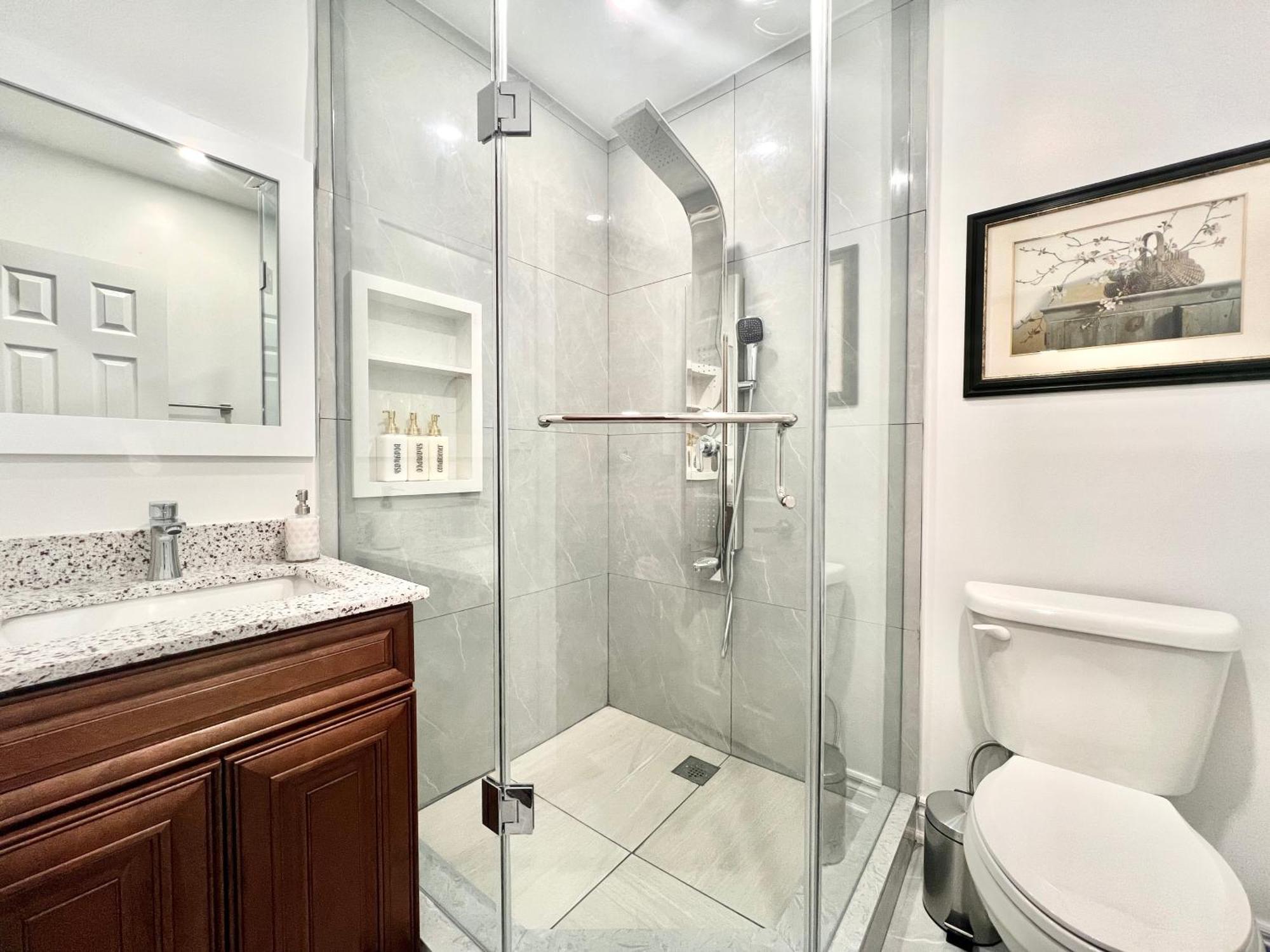 Upgraded Rooms With Bath 7-Min To Subway Near Downsview Rogers Stadium Toronto Ngoại thất bức ảnh
