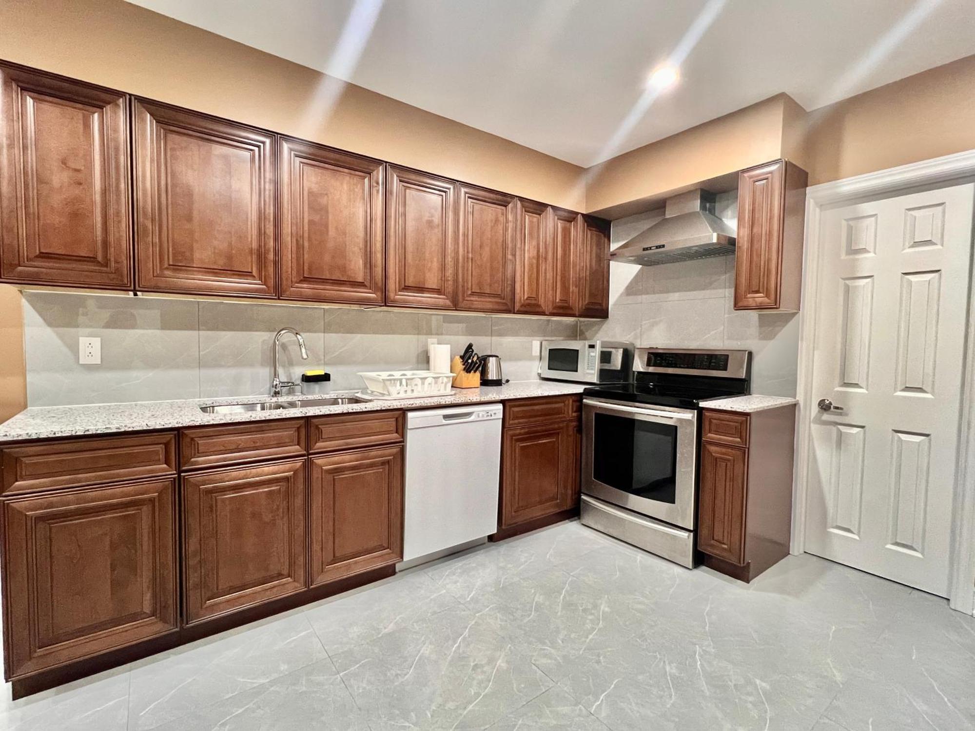 Upgraded Rooms With Bath 7-Min To Subway Near Downsview Rogers Stadium Toronto Ngoại thất bức ảnh